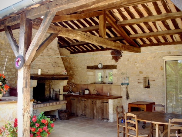 Authentic estate with outbuilding in Quercy Blanc