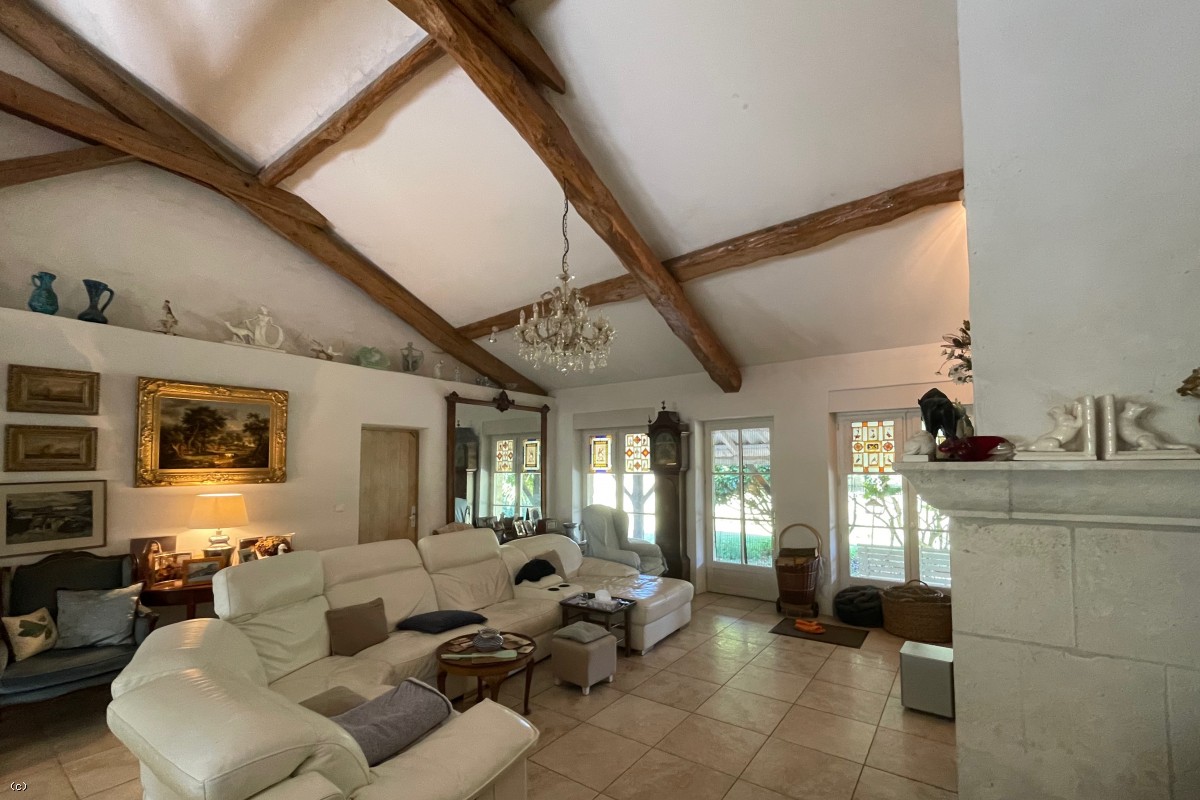 Beautiful equestrian property with 18 ha