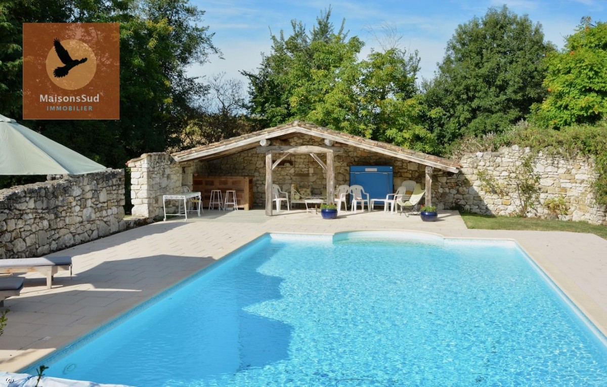 Prachtig gerestaureerd stenen huis met gastenverblijf, zwembad en schuur