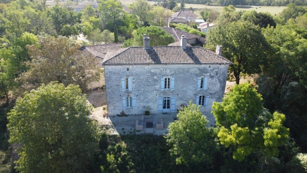 Beautifully restored 15th-century mansion with luxurious B&B and swimming pool