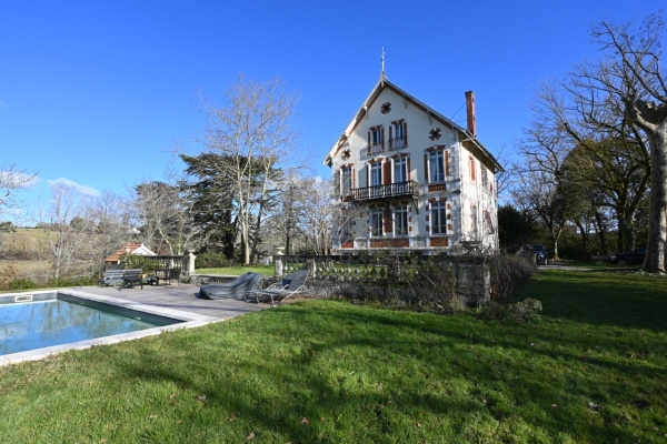 Unique maison de maître avec piscine et parc