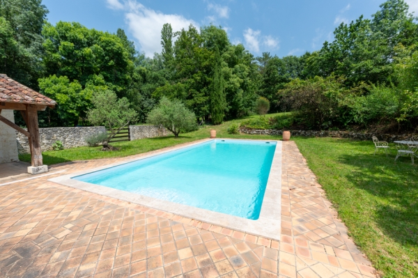 Authentic country property with outbuildings and swimming pool on 7ha