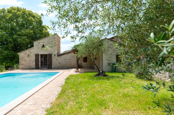 Authentic country property with outbuildings and swimming pool on 7ha