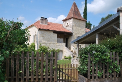 Authentiek huis in de Quercy Blanc met gastenverblijf en zwembad