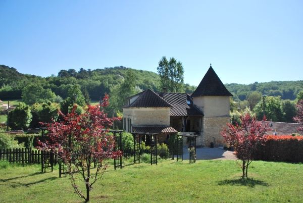 Propriété de campagne avec maison en pierre, annexe et piscine