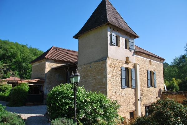 Propriété de campagne avec maison en pierre, annexe et piscine