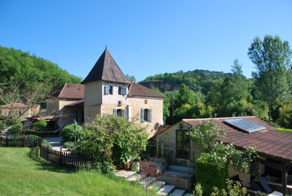 Propriété de campagne avec maison en pierre, annexe et piscine