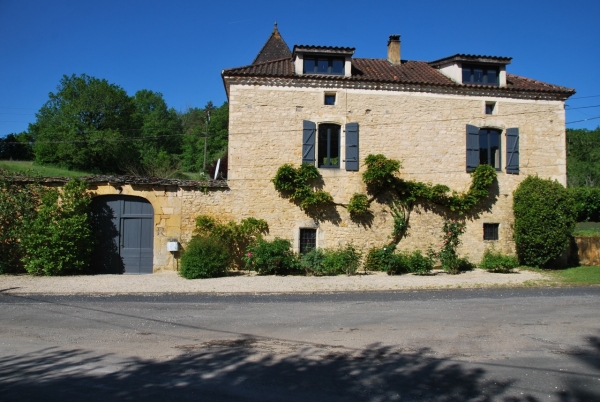 Country property with stone house, annex and swimming pool