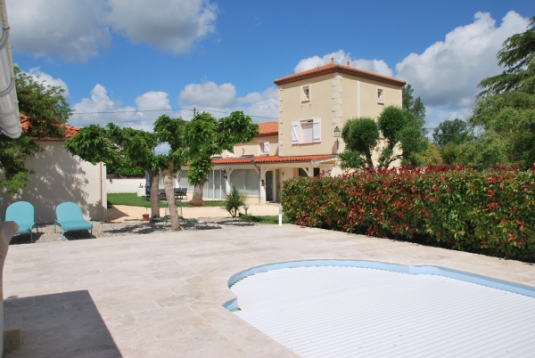 Property with access to the Lot, swimming pool and guest house