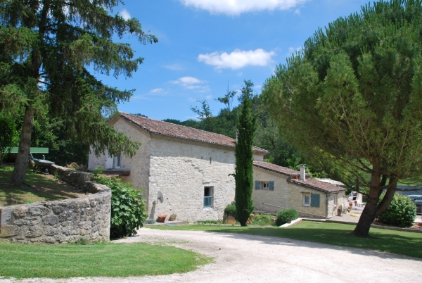 Magnifique moulin avec un lac