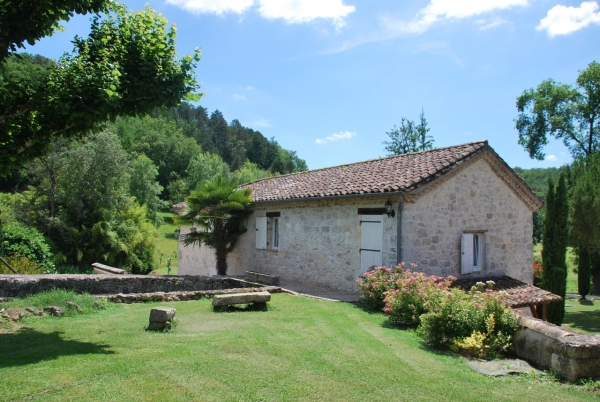 Magnifique moulin avec un lac