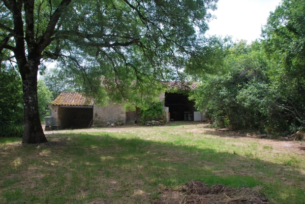 Huisje op het platteland met zwembad en 3ha grond