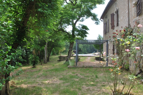 Huisje op het platteland met zwembad en 3ha grond