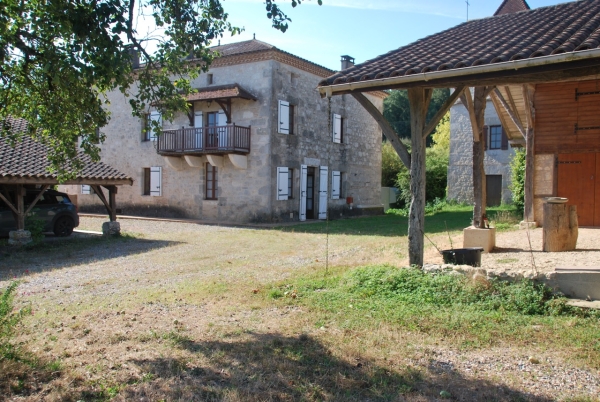 Grande Maison de Campagne avec Pigeonnier, grange et piscine