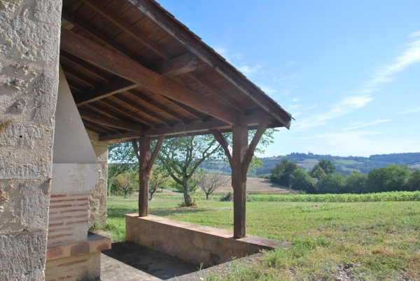 Groot landhuis met pigeonnier, schuur en zwembad