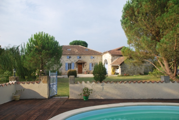 Beautiful country property with swimming pool and superb views