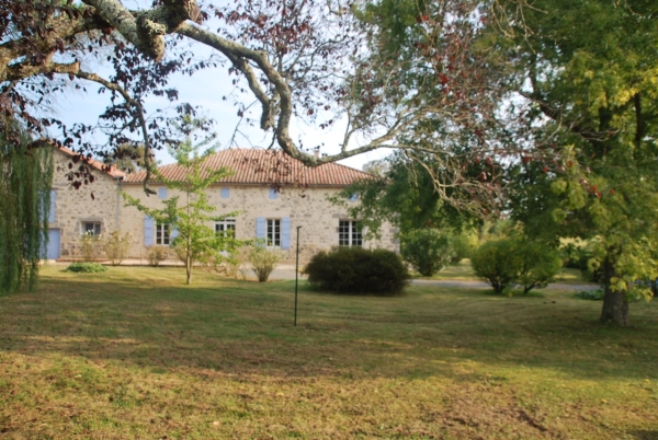 Beautiful country property with swimming pool and superb views