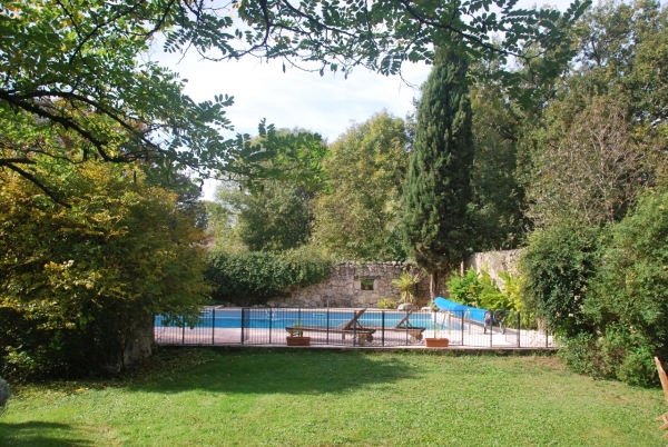 Beautiful country property with swimming pool and superb views