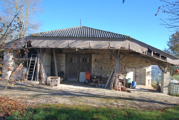 Landhuis met gîte, zwembad en schuur