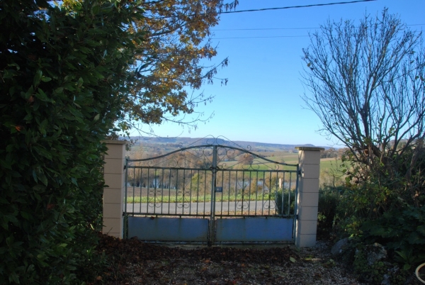 Landhuis met gîte, zwembad en schuur