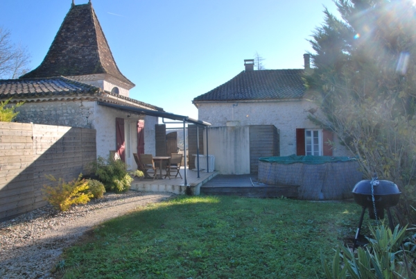 Landhuis met gîte, zwembad en schuur