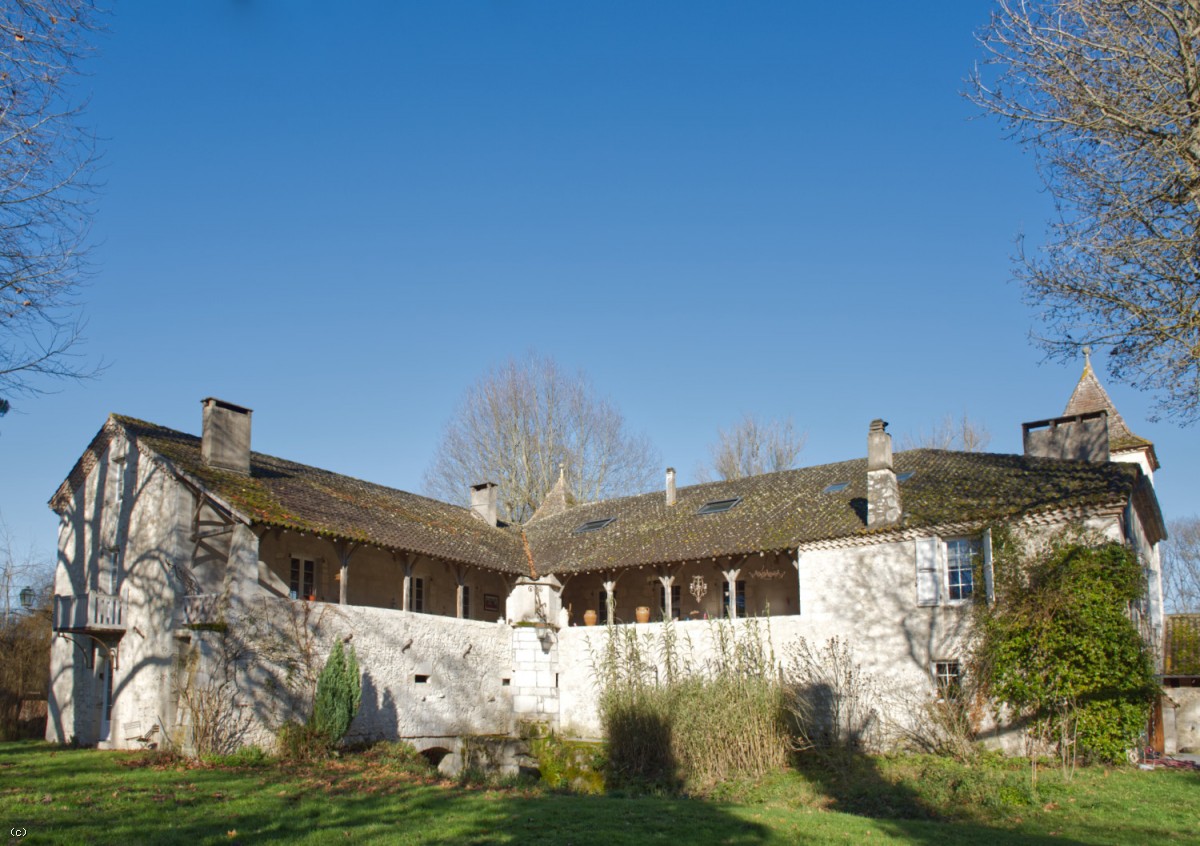 Exceptional water mill in a pretty park, 7 ha of land