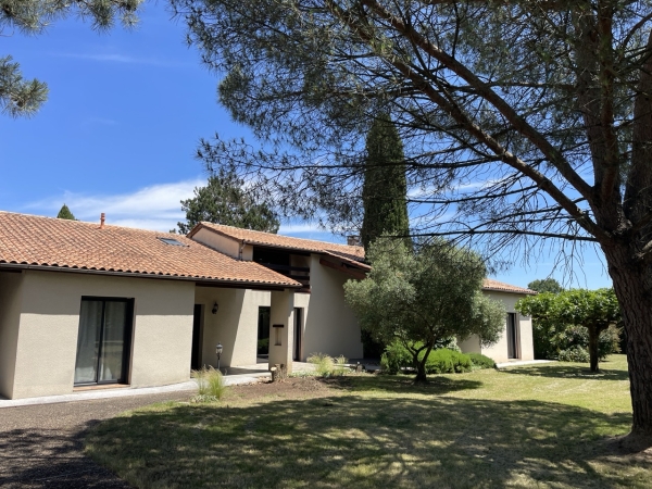 Maison tout confort en bordure du Lot