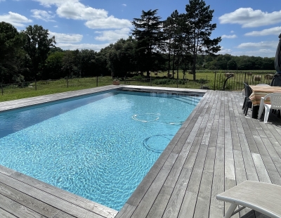 Villa met zwembad en 1 ha