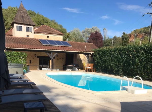 Propriété de campagne avec maison en pierre, annexe et piscine