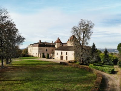 Authentic castle in preserved nature of 58 ha