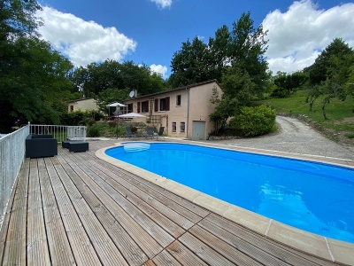 Maison contemporaine avec piscine et terrains constructibles